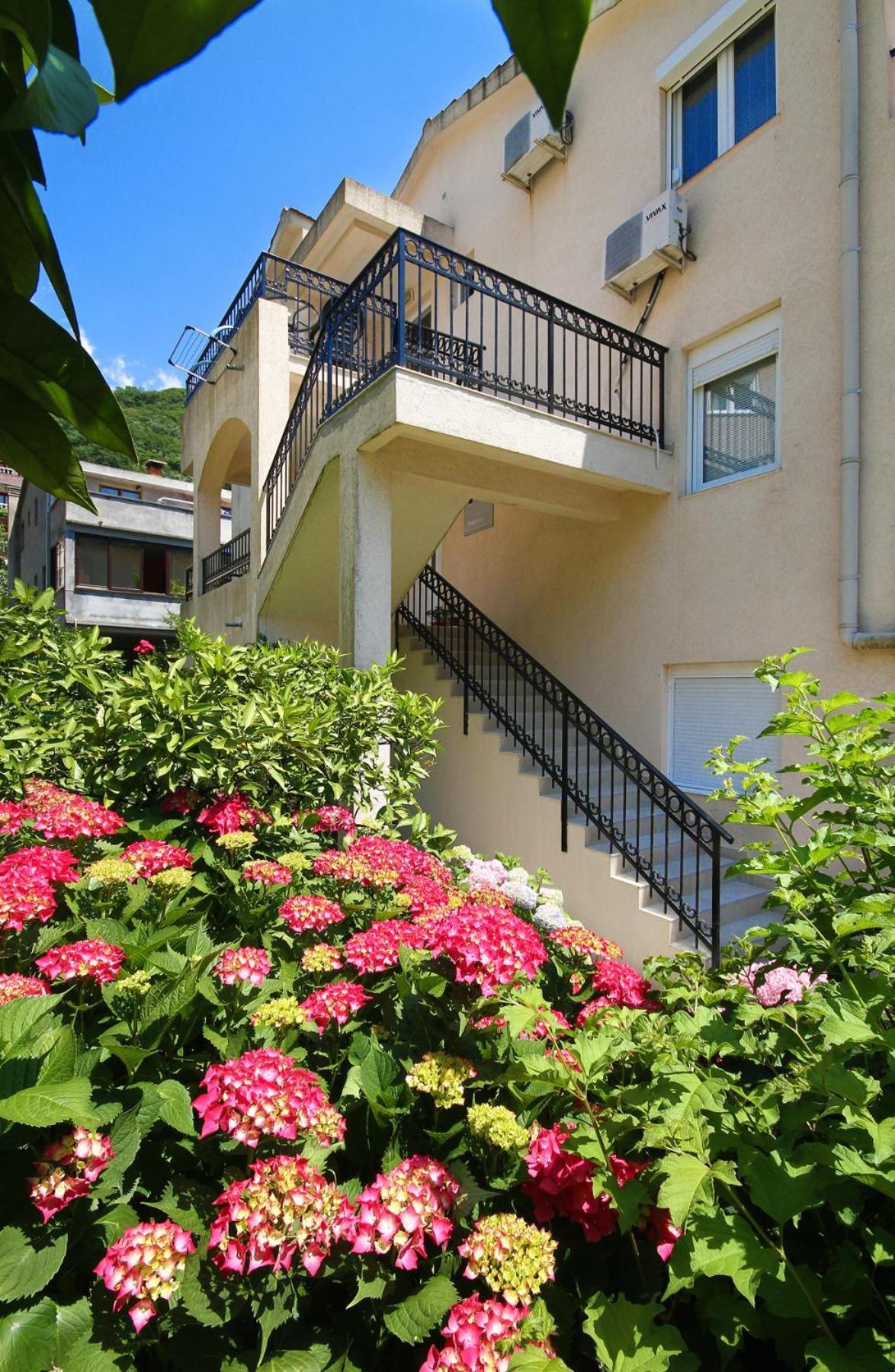 Apartments Raicevic Budua Esterno foto